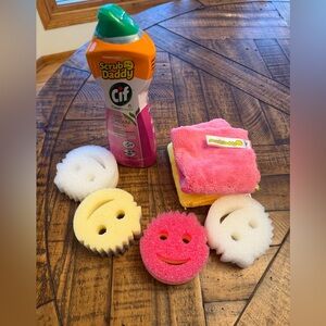 ScrubDaddy All Purpose Cleaning Cream Pink Lily, 2 towels & 4 scrubbers